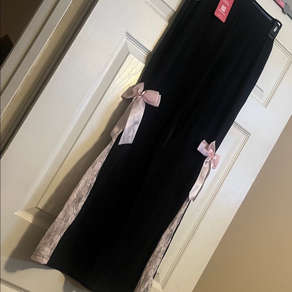 ROMWE Black Flare Pants with White Lace and Bow - Picture 2 of 2